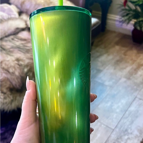 Starbucks Holiday 2023 Green
Shine Stainless Steel Venti Tumbler Limited Edition - Picture 3 of 5